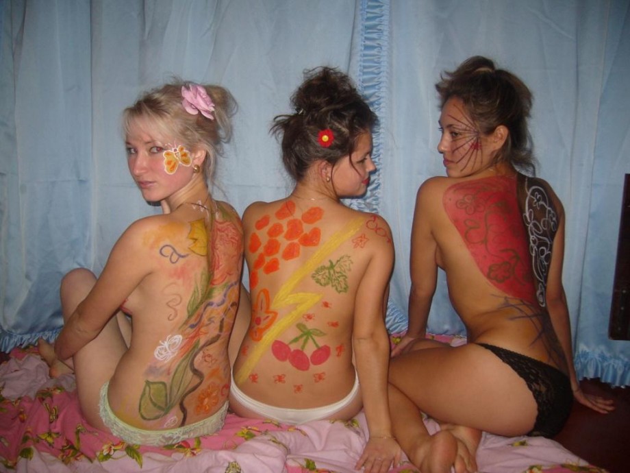 Russian girls home bodyart