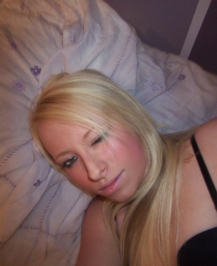 Selfshot blond in purple room