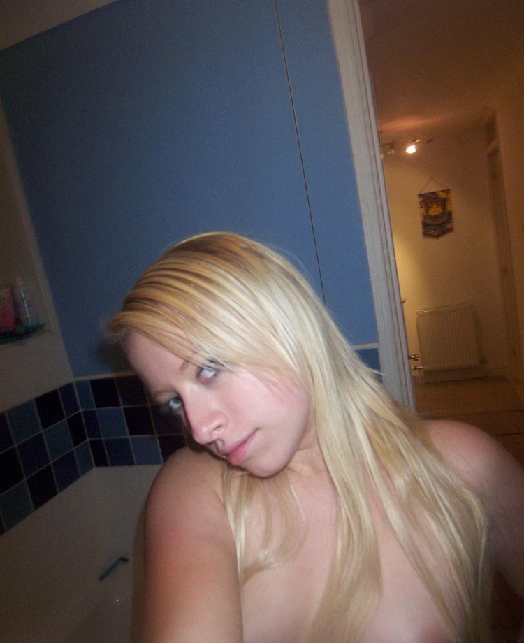 Selfshot blond in purple room