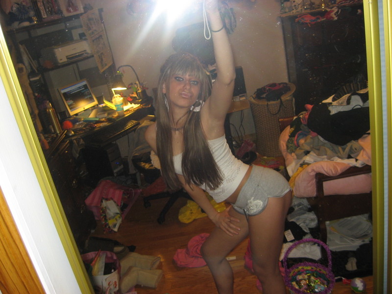 Selfshots - amateur teen girl