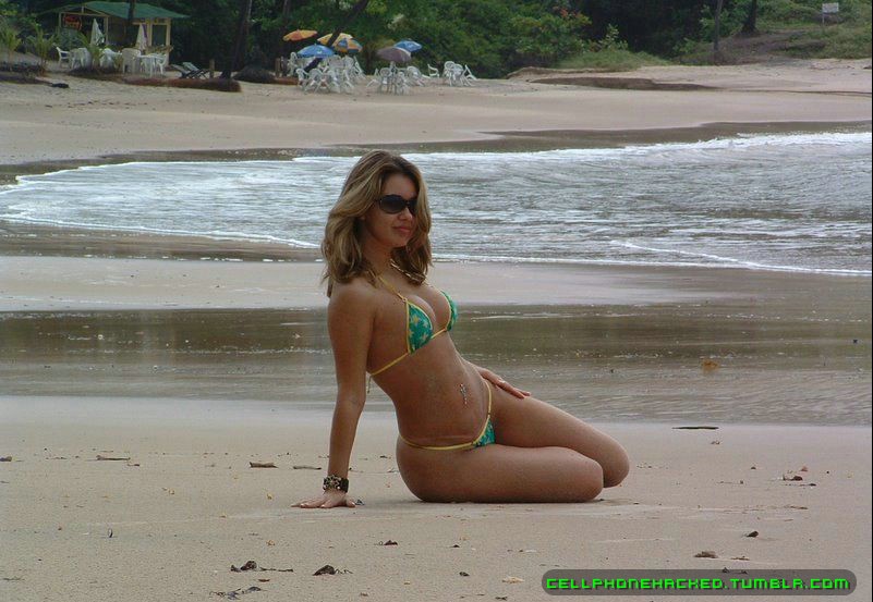 Hot brazilian babe cellphone hacked