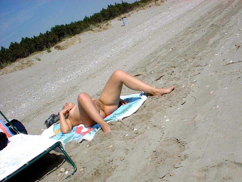 Girlfriend photographed on the beach