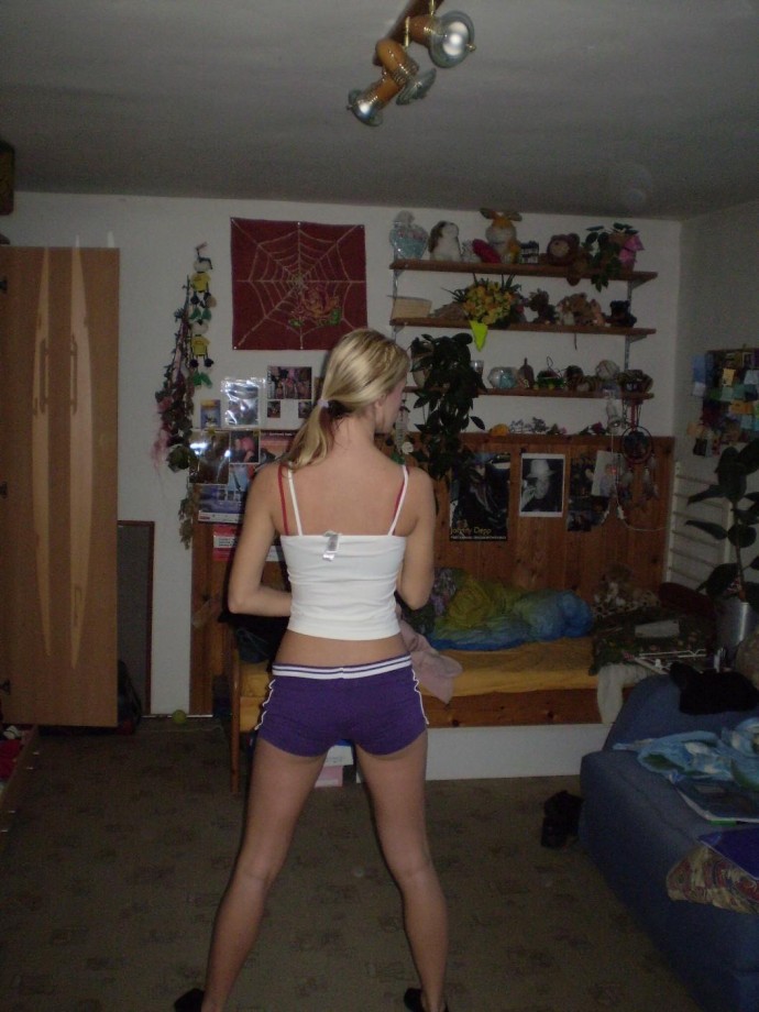 Blonde amateur teen babe 3