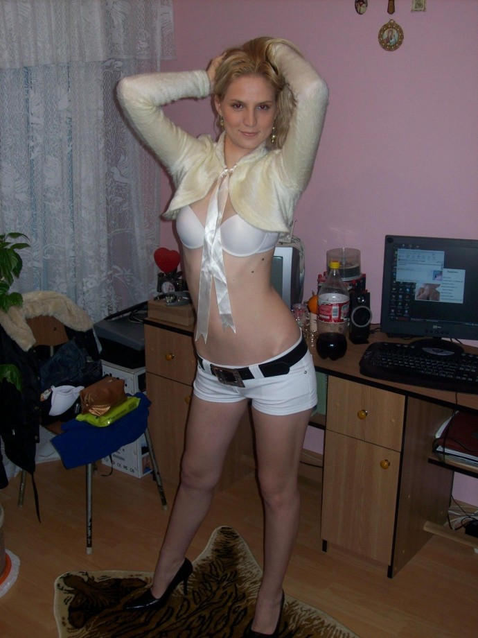 Pretty russian blonde posing nn serie 93