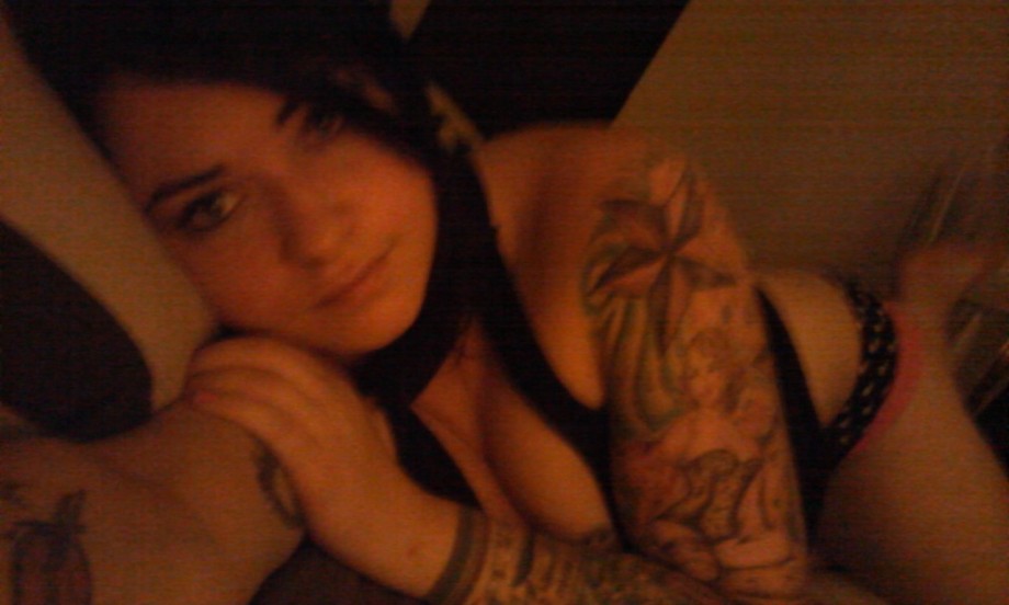 Tattooed gf posing