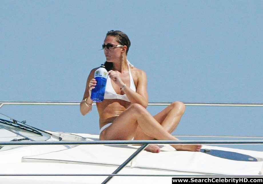 Kate middleton shows off her white hot bikini body