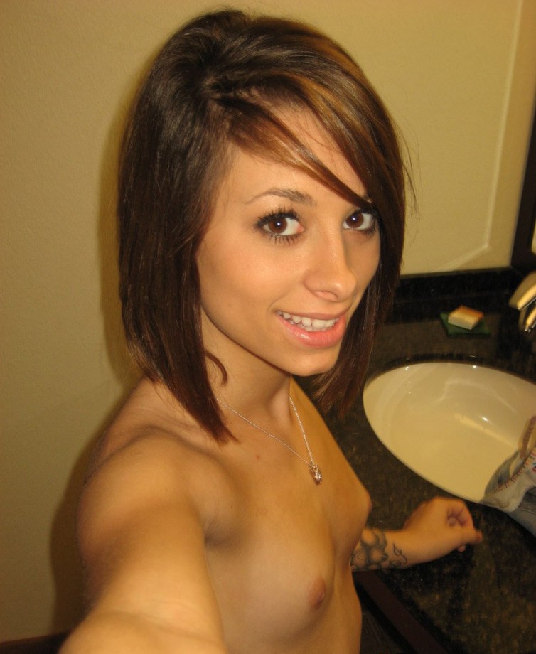 Selfshots - brunette beauty with tiny tits serie 4