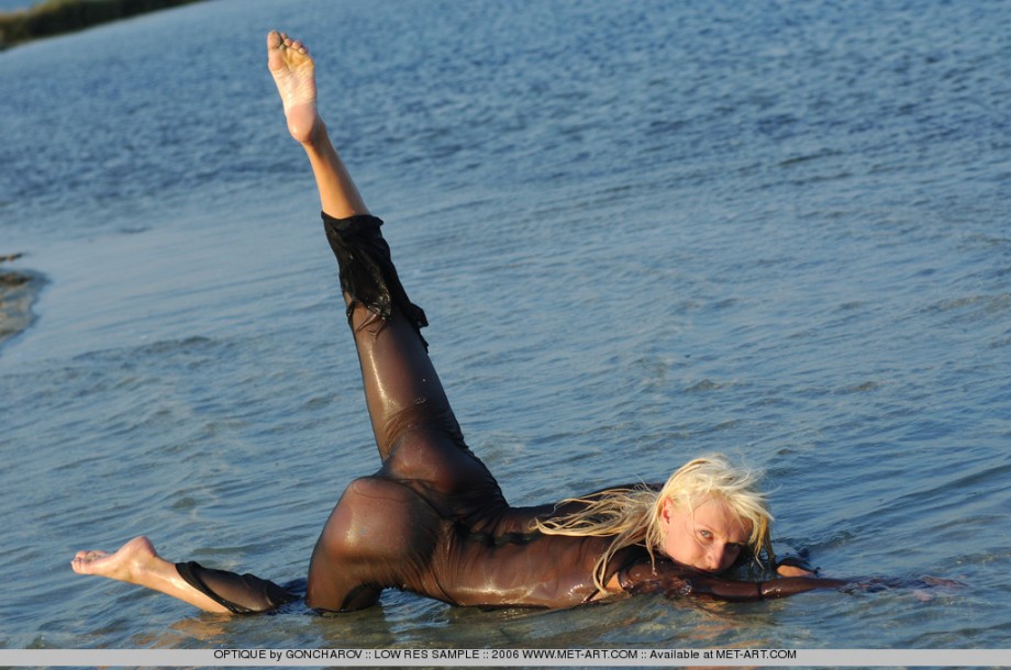 Stretching in the sea