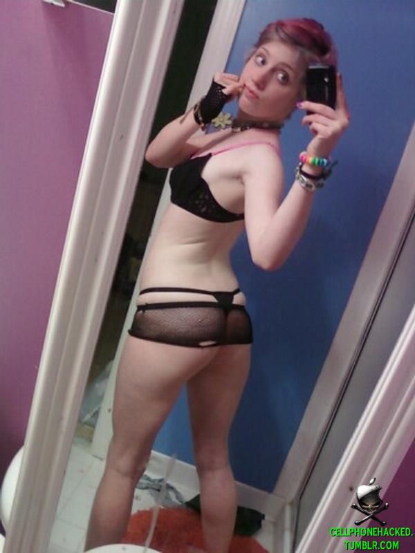 Horny emo teen girlfriend poses for some selfpics