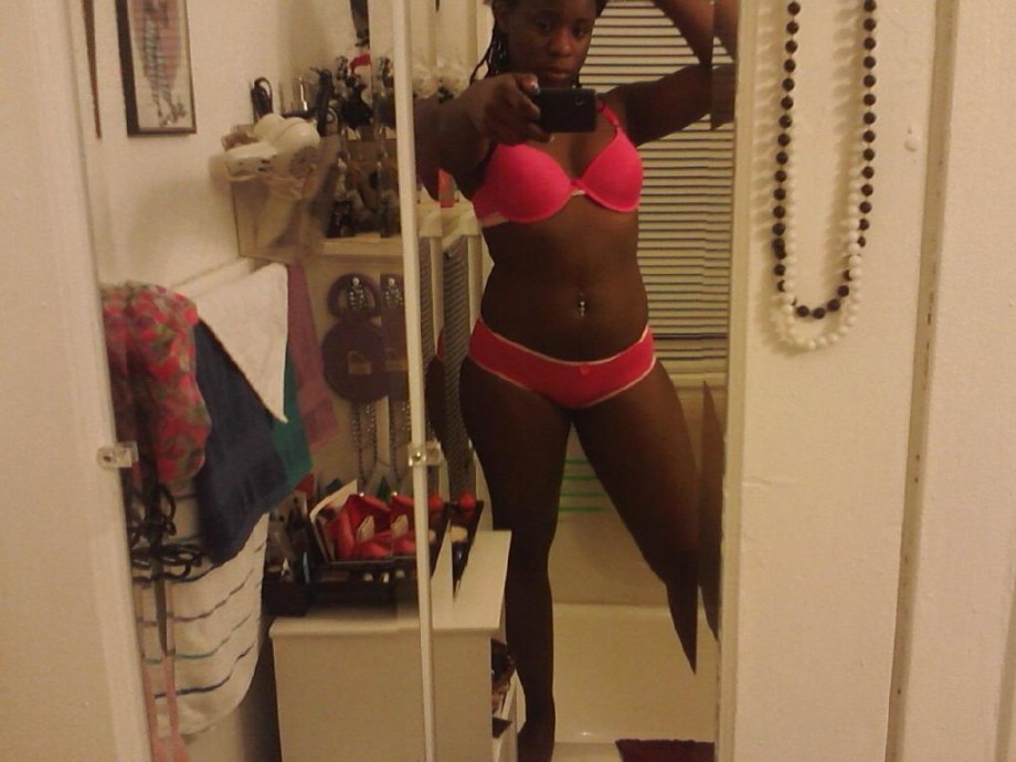 Ebony whore self-shooter