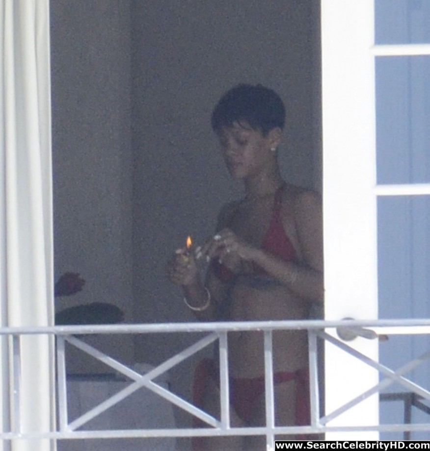 Rihanna naked ass and topless boobs candids through her balcony window - celebrity