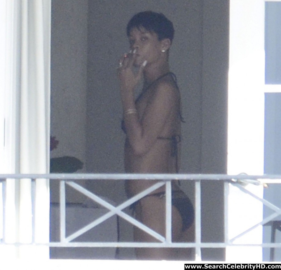 Rihanna naked ass and topless boobs candids through her balcony window - celebrity