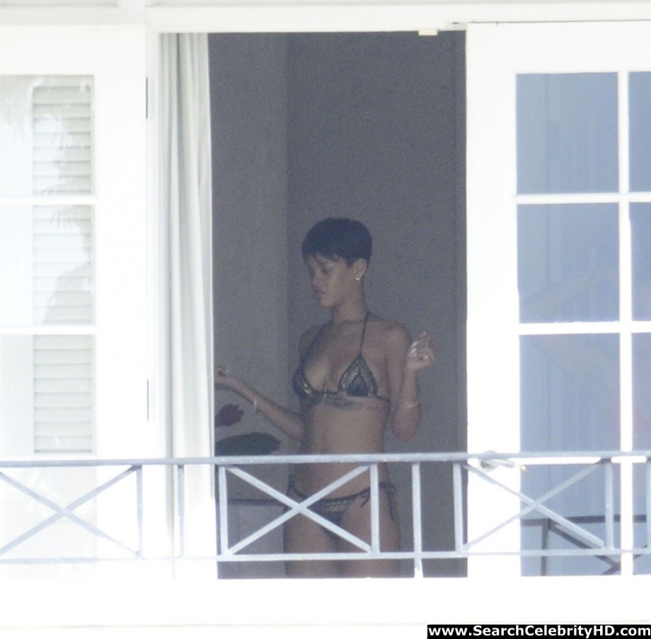 Rihanna naked ass and topless boobs candids through her balcony window - celebrity