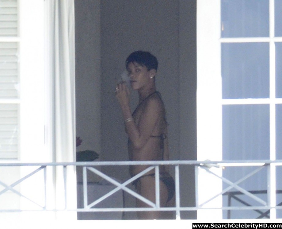 Rihanna naked ass and topless boobs candids through her balcony window - celebrity