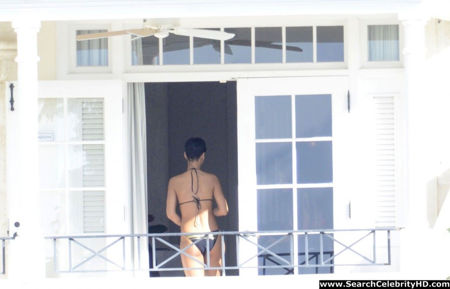 Rihanna naked ass and topless boobs candids through her balcony window - celebrity