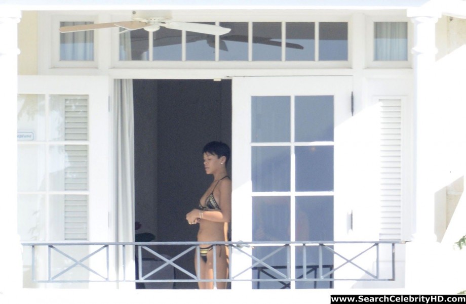 Rihanna naked ass and topless boobs candids through her balcony window - celebrity