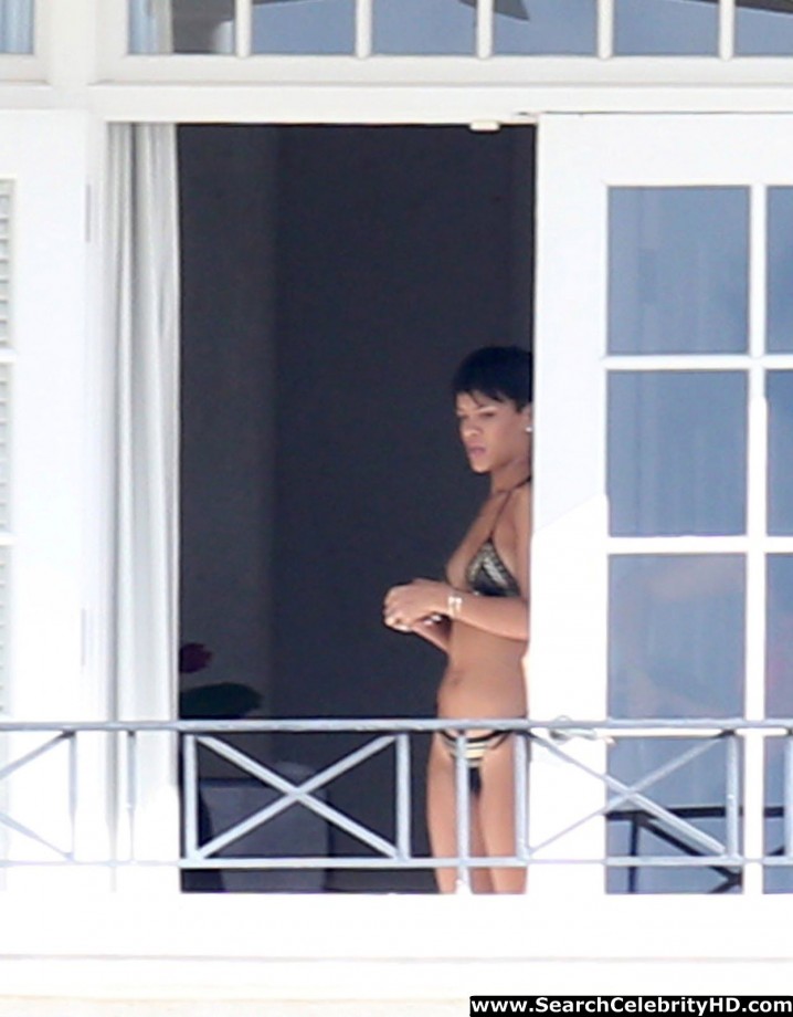 Rihanna naked ass and topless boobs candids through her balcony window - celebrity