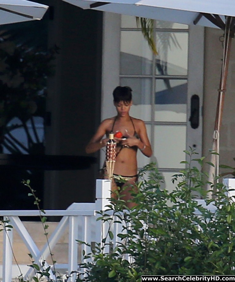 Rihanna naked ass and topless boobs candids through her balcony window - celebrity