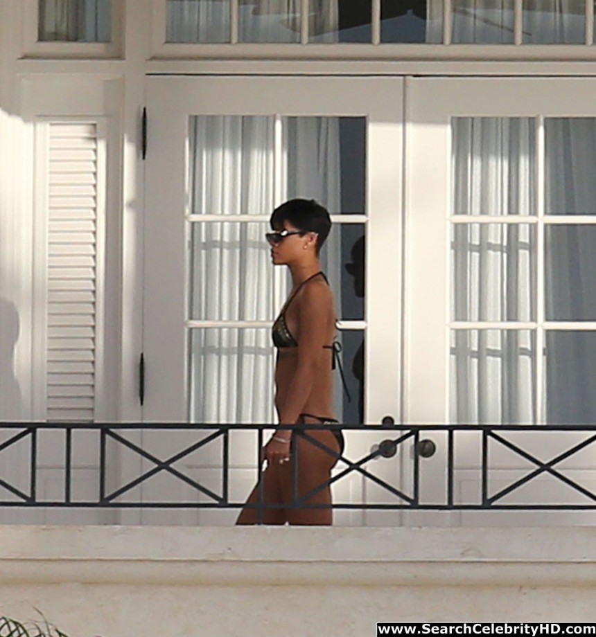 Rihanna naked ass and topless boobs candids through her balcony window - celebrity