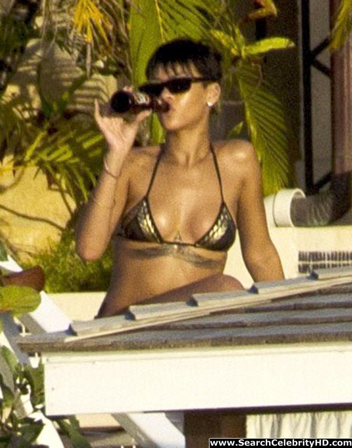 Rihanna naked ass and topless boobs candids through her balcony window - celebrity