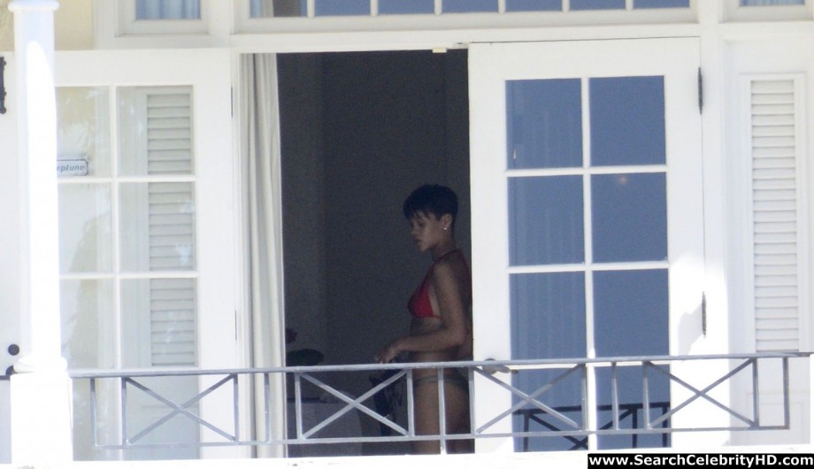 Rihanna naked ass and topless boobs candids through her balcony window - celebrity