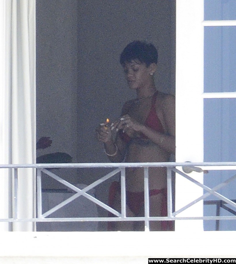 Rihanna naked ass and topless boobs candids through her balcony window - celebrity