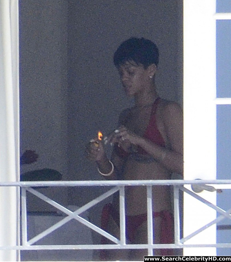 Rihanna naked ass and topless boobs candids through her balcony window - celebrity