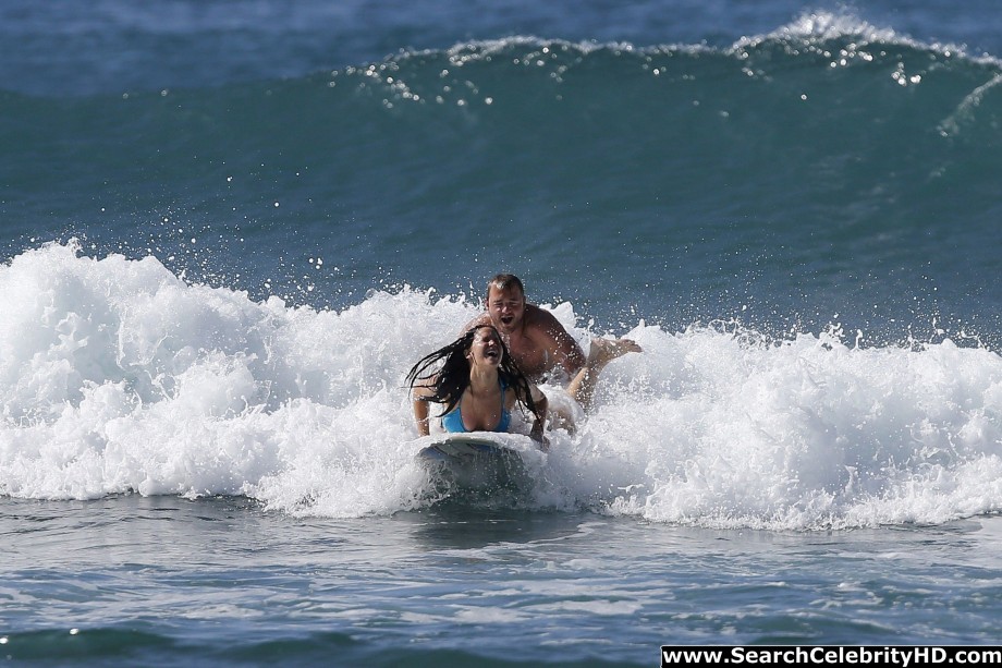 Jennifer lawrence - bikini candids in hawaii - celebrity