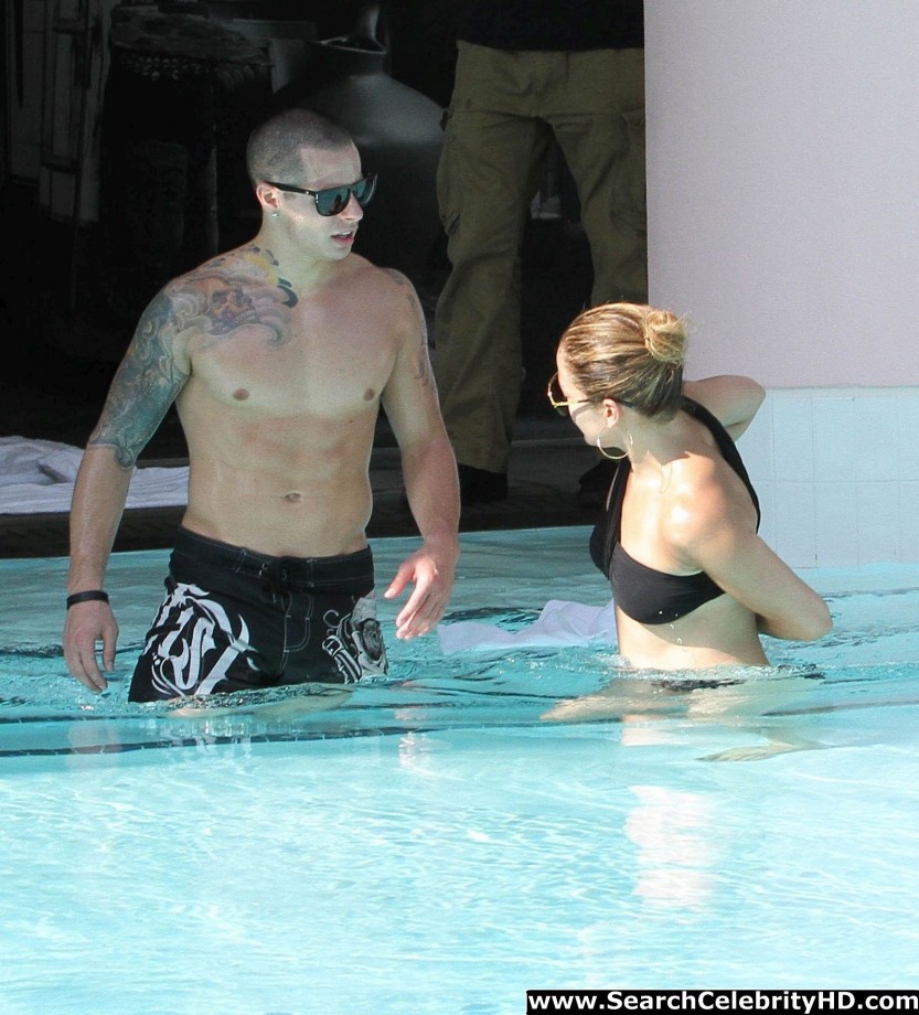 Jennifer lopez - bikini candids in miami - celebrity