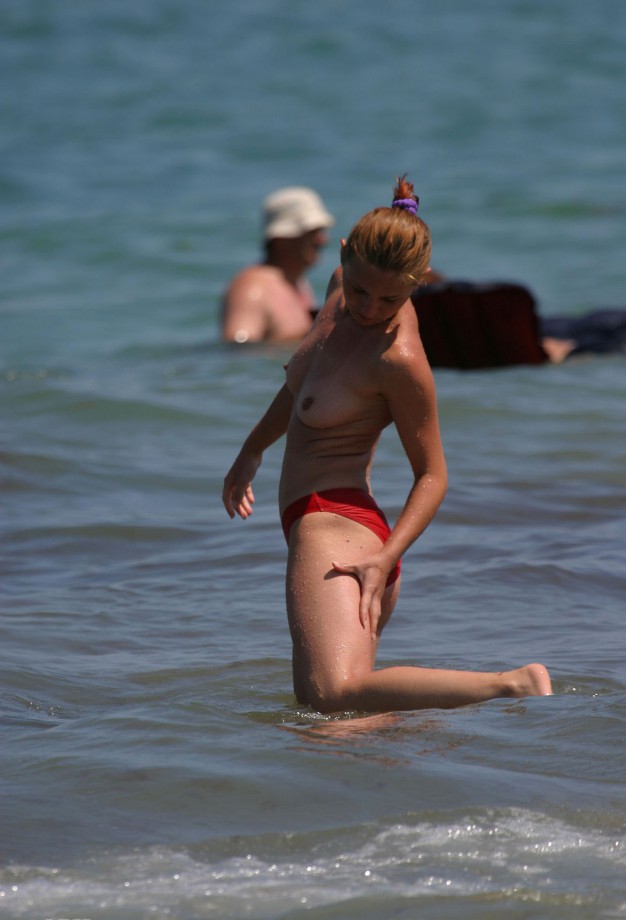 Amateur girls on beach 29