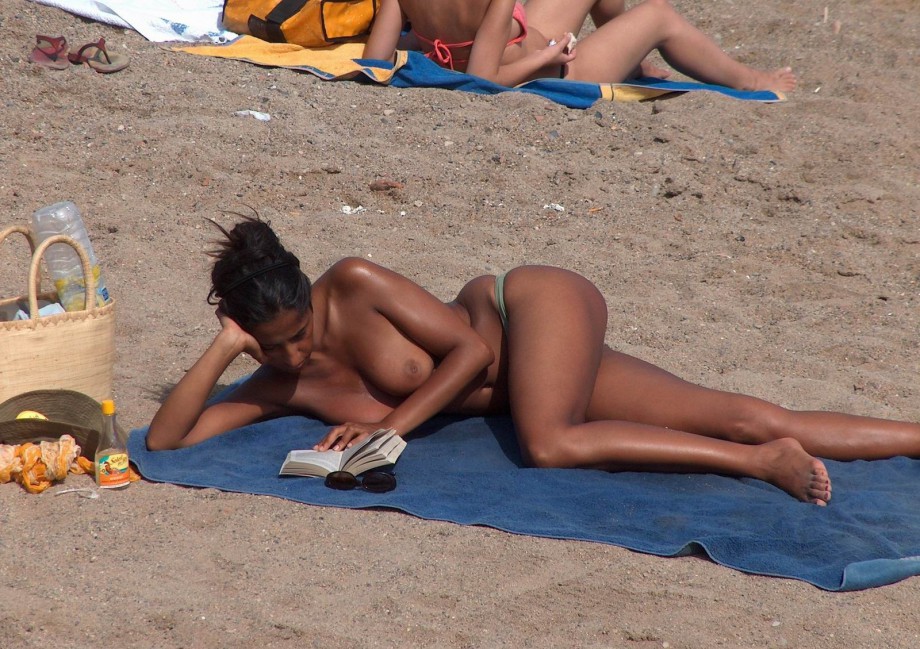 Amateur girls on beach 26