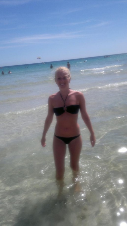 Nice blonde hot vacation beach pix