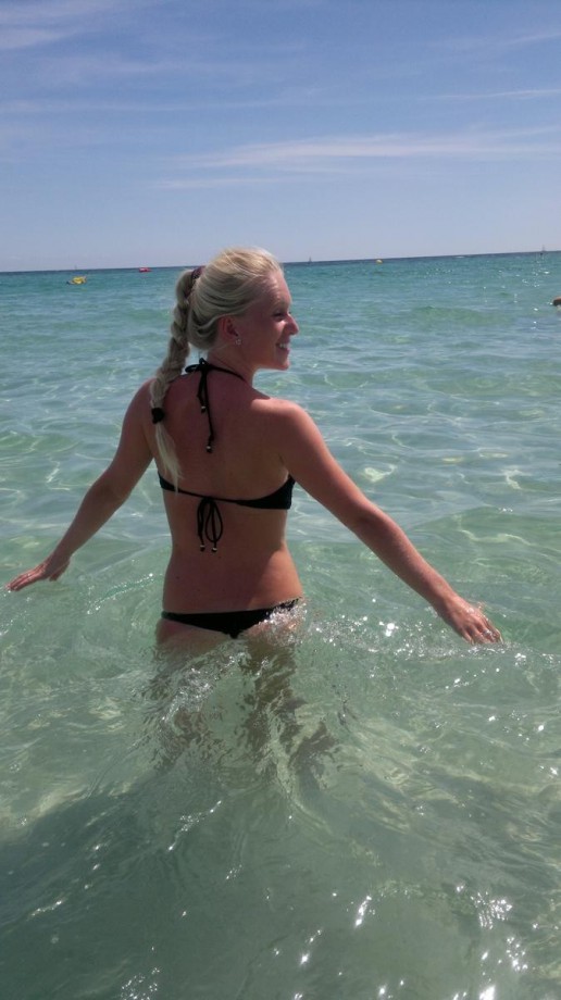 Nice blonde hot vacation beach pix