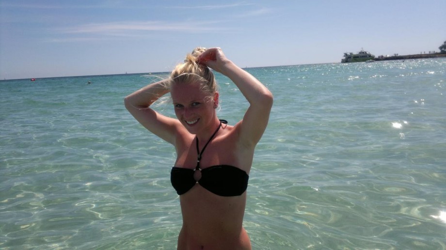 Nice blonde hot vacation beach pix