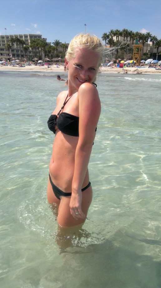 Nice blonde hot vacation beach pix