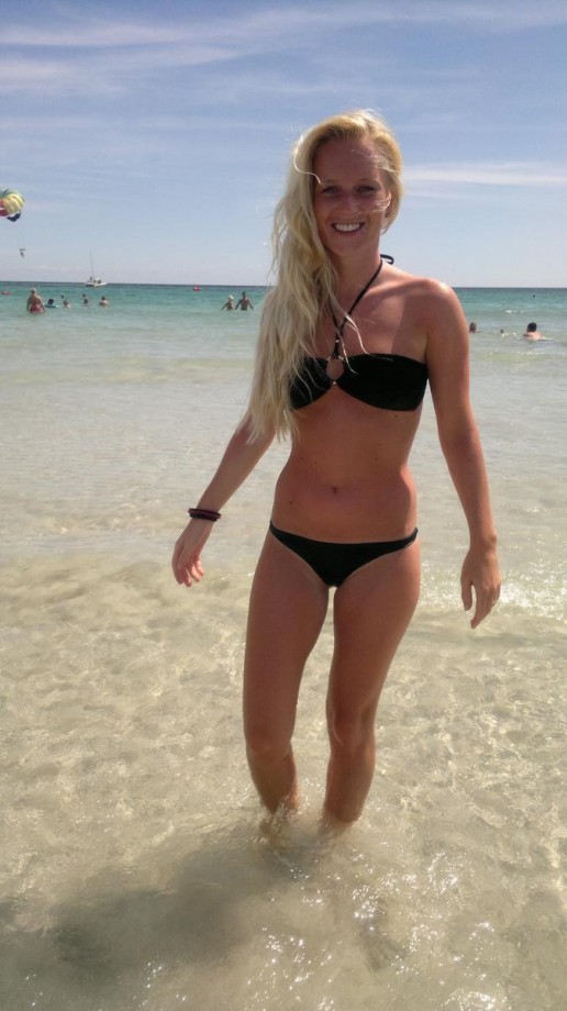 Nice blonde hot vacation beach pix