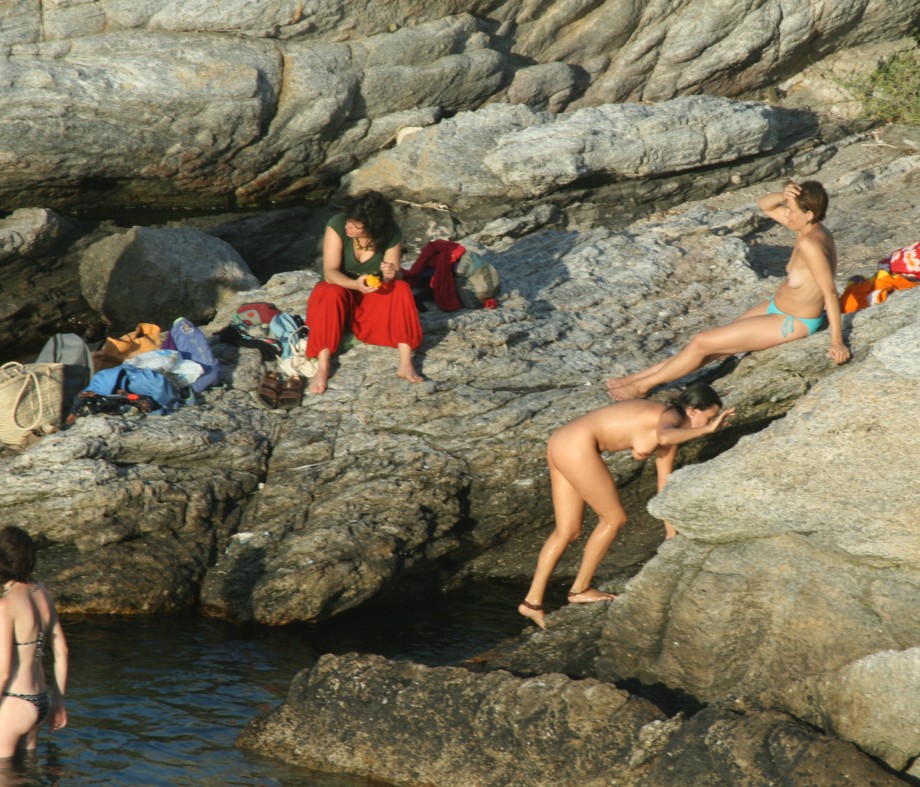 Amateur girls on beach 15