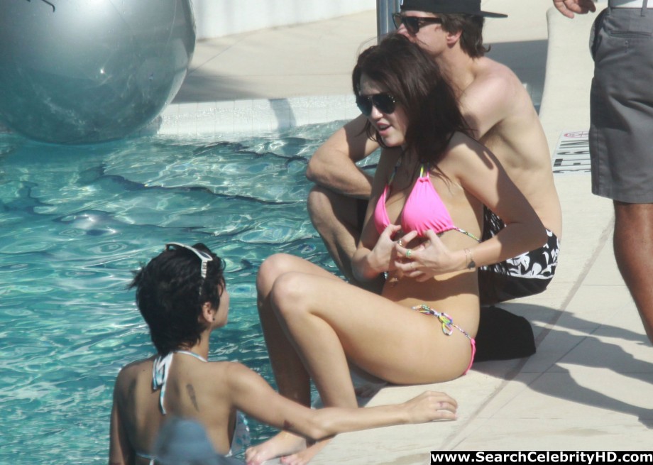 Miley cyrus - bikini candids at the fontainebleau hotel in miami - celebrity