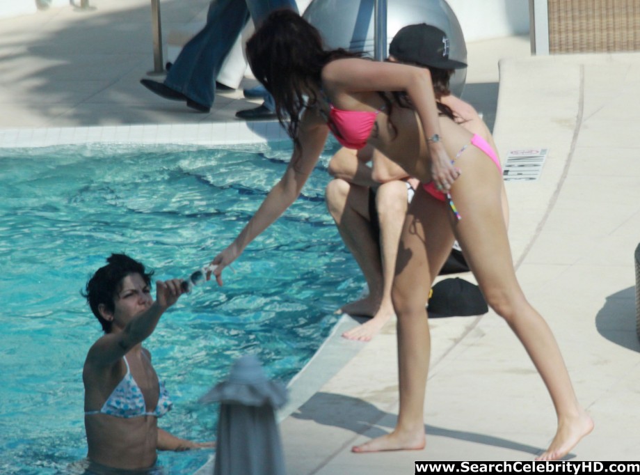 Miley cyrus - bikini candids at the fontainebleau hotel in miami - celebrity