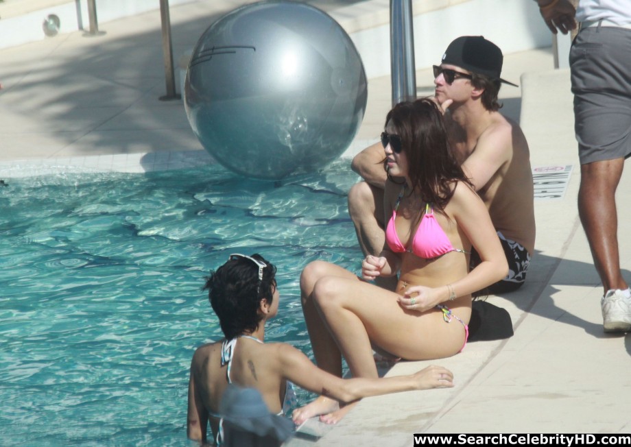 Miley cyrus - bikini candids at the fontainebleau hotel in miami - celebrity