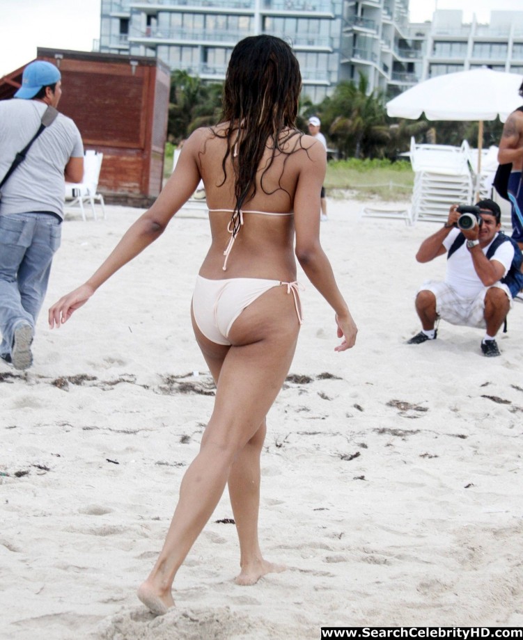 Ciara - bikini candids in miami - celebrity