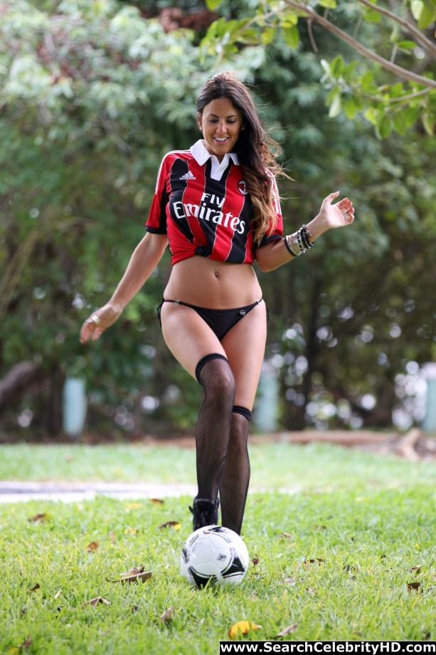 Claudia romani - leggy photoshoot candids in miami