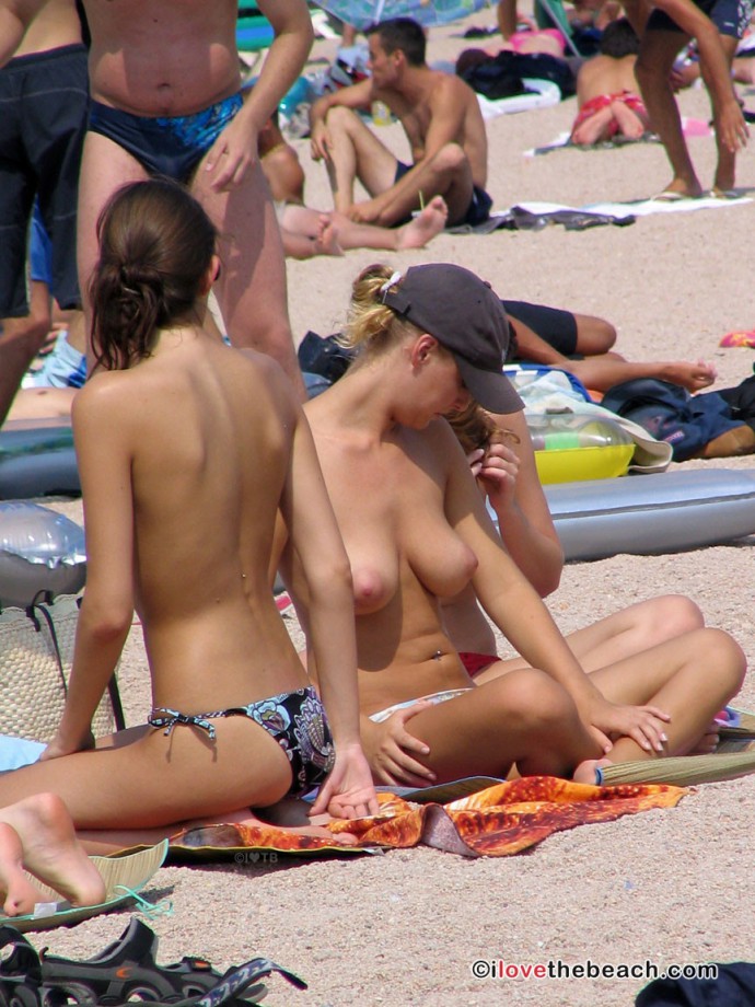 Topless girls on the beach - 034