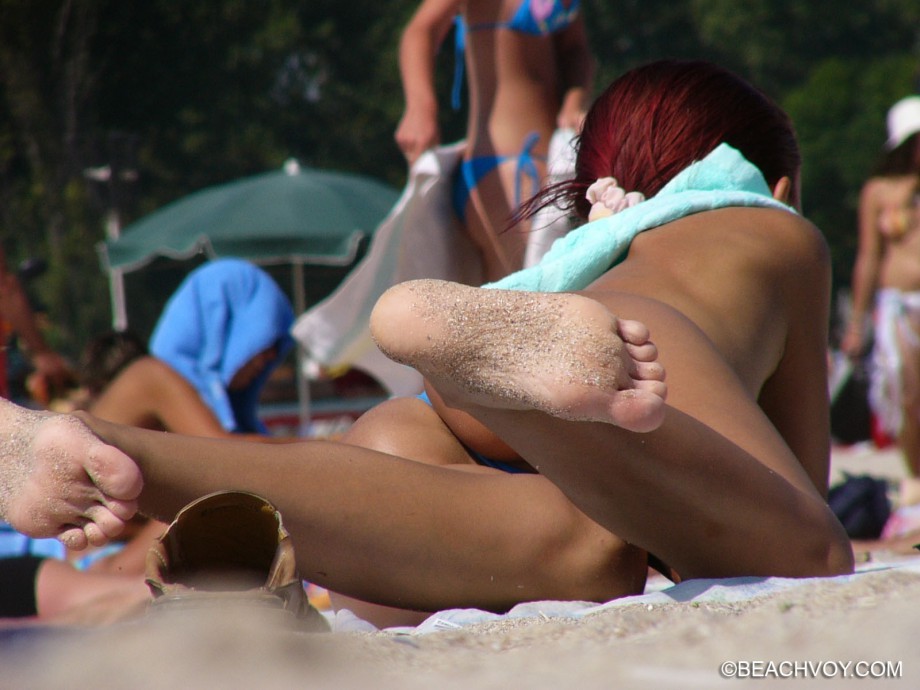 Topless girls on the beach - 072 - part 1