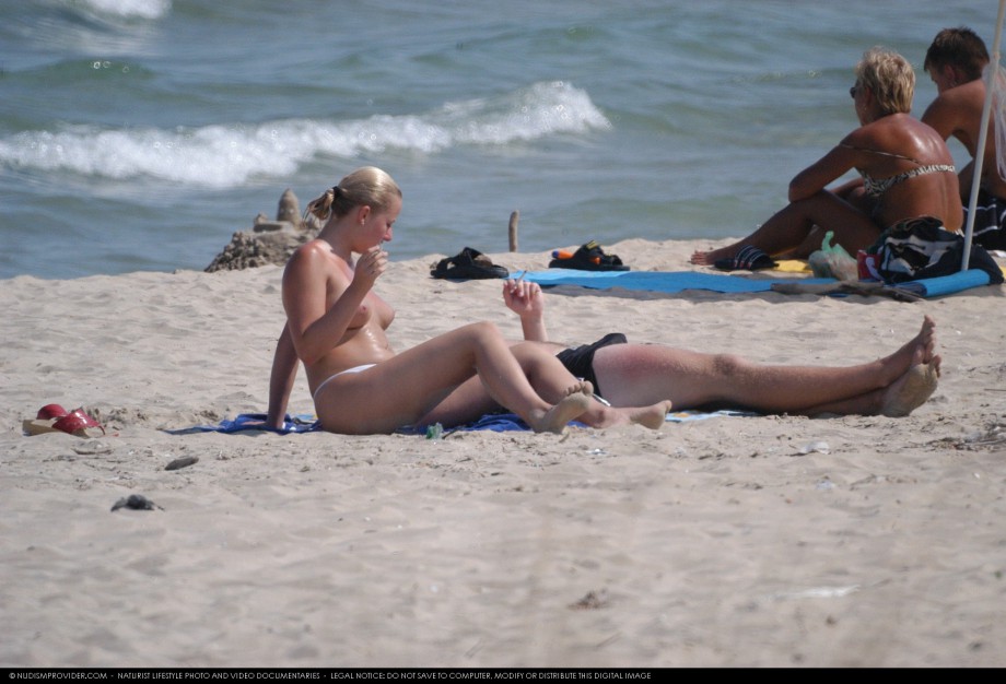 Topless girls on the beach - 020 - part 1 