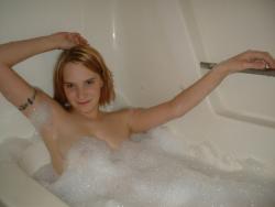 Very nice amateur girl in bathroom(36 pics)