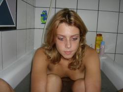 Young amateur girl like sucking(70 pics)