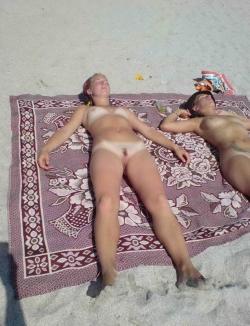 Nudist beach 310(18 pics)