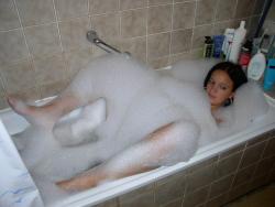 Latina girl in bath(11 pics)