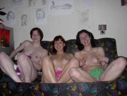 3 college  girls posing (22 pics)